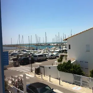https://les-vagues.fr-provencehotel.com